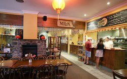 Albion Park Hotel - Perth Resorts 2