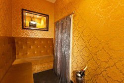 The Moon Boutique Bar Lounge - Perth Resorts 3