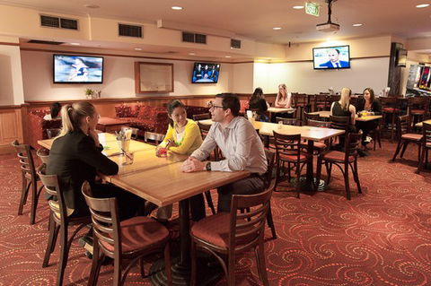 Sporters Bar - Accommodation Perth 1