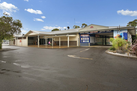 Lakeside Village Tavern - Accommodation Perth 3
