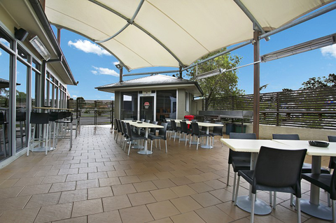 Lakeside Village Tavern - Accommodation Perth 4