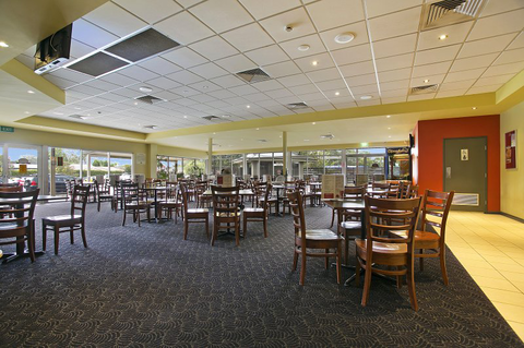Lakeside Village Tavern - Accommodation Perth 5