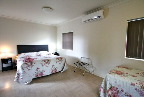 Station Hotel - Accommodation Perth 2