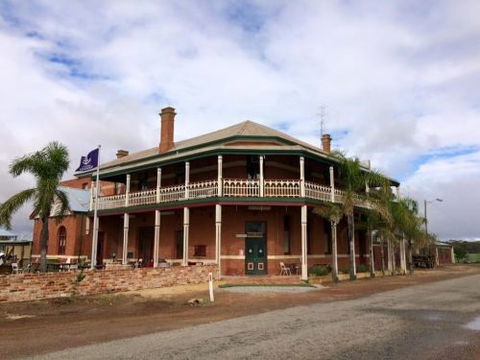 Greenhills Inn - Accommodation Perth 2