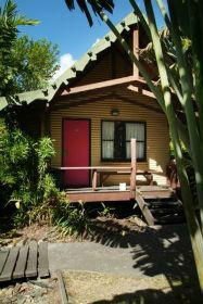 Magnum's Backpackers Bar - Accommodation Perth 0