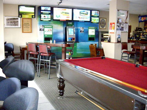 Oxford Hotel - Accommodation Perth 3