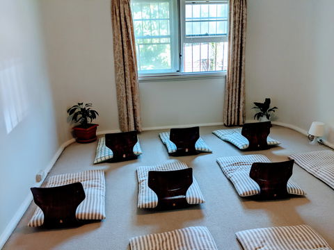 Introduction To Meditation: Know Your Mind And Learn How To Free Your Mind - Accommodation Perth 1