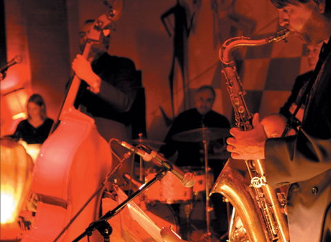 The Pearly Shells Feat. Julie O'Hara - Accommodation Perth 0