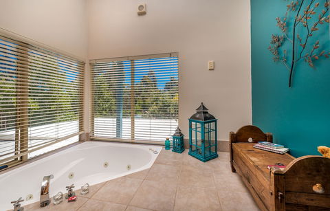 Chimes Spa Retreat - Perth Resorts 5