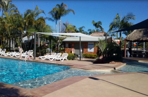 Blue Dolphin Holiday Resort - Accommodation Perth 3
