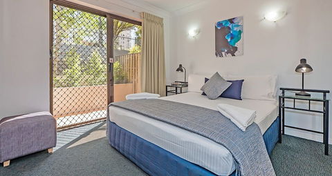 Burleigh On The Beach Holiday Apartments - Accommodation Perth 4