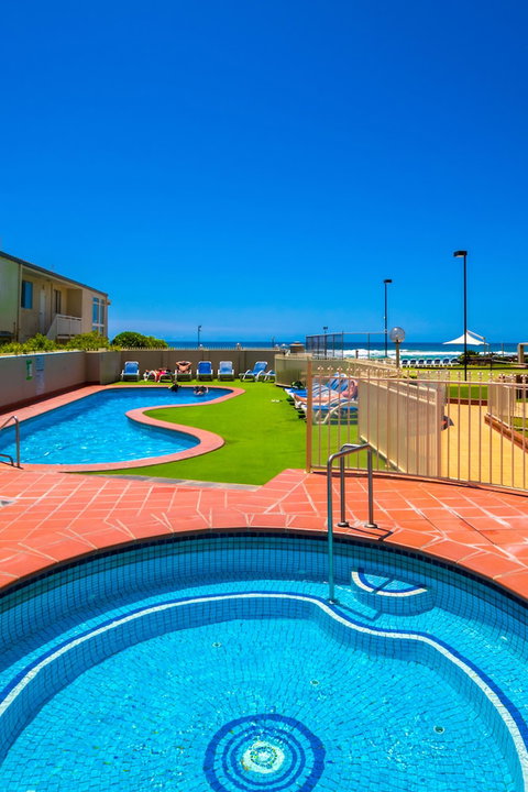 Breakers North Absolute Beach - Accommodation Perth 3