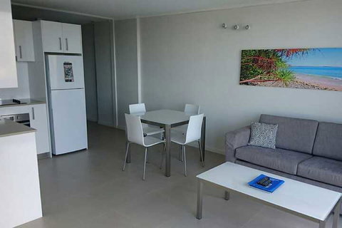 Chateau Beachside - Accommodation Perth 7