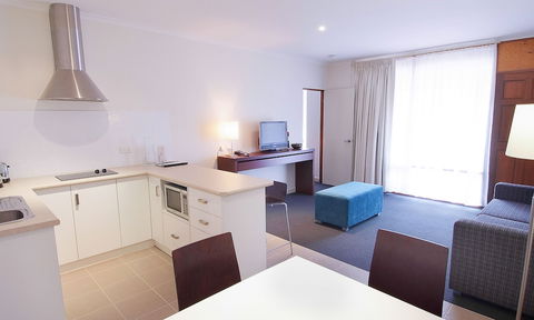 The Standpipe Golf Motor Inn - Accommodation Perth 5
