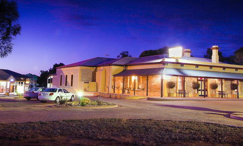 The Standpipe Golf Motor Inn - Accommodation Perth 1