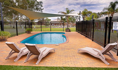 The Standpipe Golf Motor Inn - Accommodation Perth 3