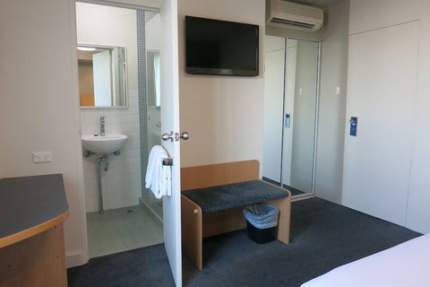 Arts Hotel - Accommodation Perth 6