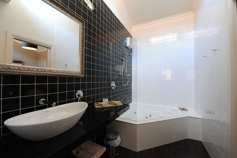 Alexandra Place - Accommodation Perth 2