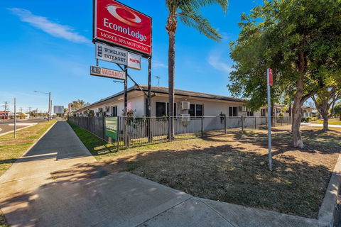 Econo Lodge Moree Spa Motor Inn - Accommodation Perth 3