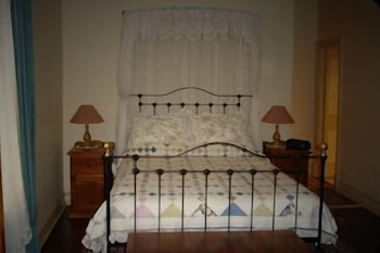 Robe House - Accommodation Perth 3