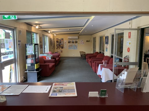 Pine Tree Motel - Accommodation Perth 3