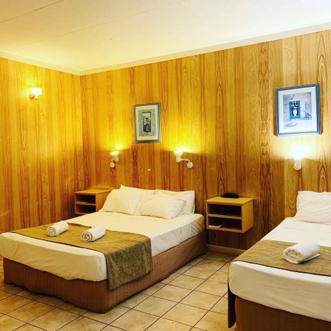 Pine Tree Motel - Accommodation Perth 4