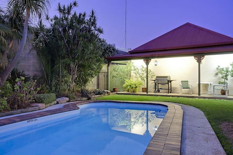 Pioneer Motel - Accommodation Perth 0