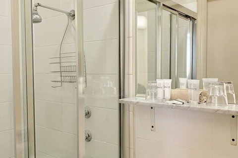 Ashfield Manor - Accommodation Perth 6