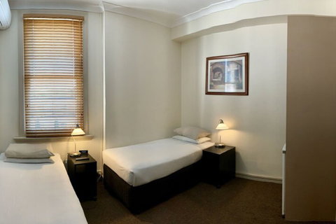 Ashfield Manor - Accommodation Perth 3