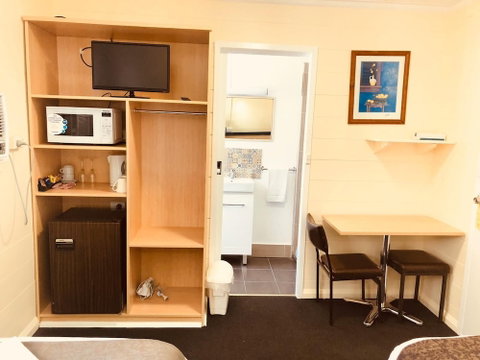 Red Cedar Motel - Accommodation Perth 6