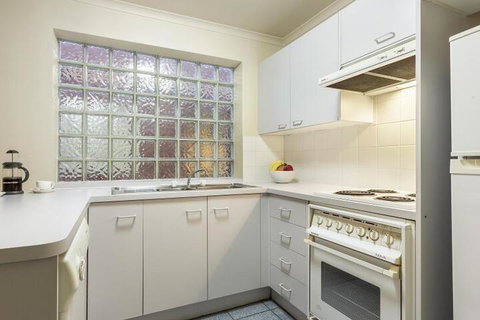 Alphington Serviced Apartments - Accommodation Perth 6
