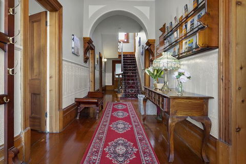 The Dragonfly Inn - Accommodation Perth 2