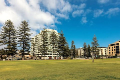 Oaks Glenelg Liberty Suites - Accommodation Perth 0