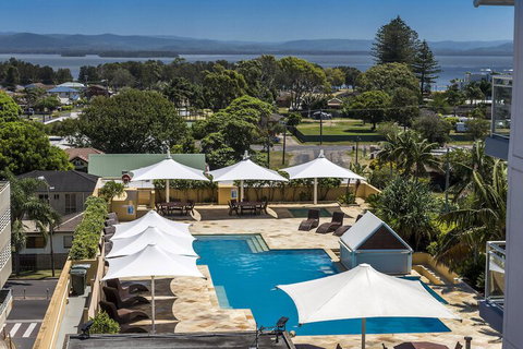 Oaks The Entrance Waterfront Suites - Accommodation Perth 4