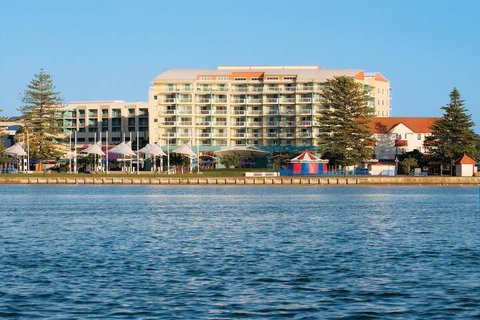 Oaks The Entrance Waterfront Suites - Accommodation Perth 2