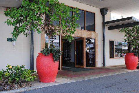 Bay Village Tropical Retreat & Apartments - Accommodation Perth 0