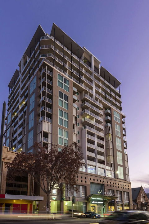 Oaks Adelaide Embassy Suites - Accommodation Perth 2