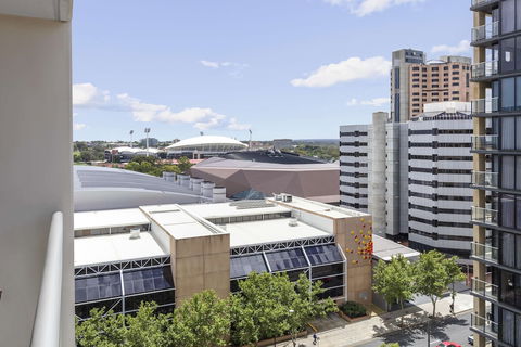 Oaks Adelaide Embassy Suites - Accommodation Perth 3