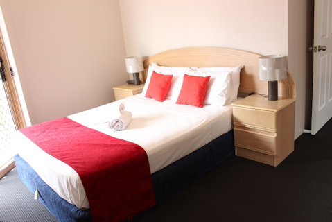 Surfers Riverside Apartments - Accommodation Perth 3