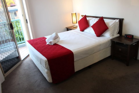 Surfers Riverside Apartments - Accommodation Perth 2