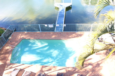 Surfers Riverside Apartments - Accommodation Perth 6