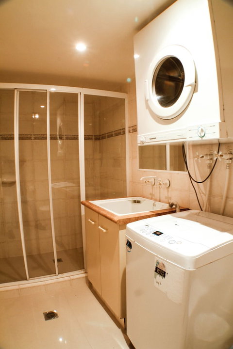 Surfers Riverside Apartments - Accommodation Perth 4