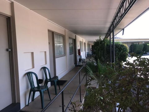 Ben Hall Motor Inn - Perth Resorts 3