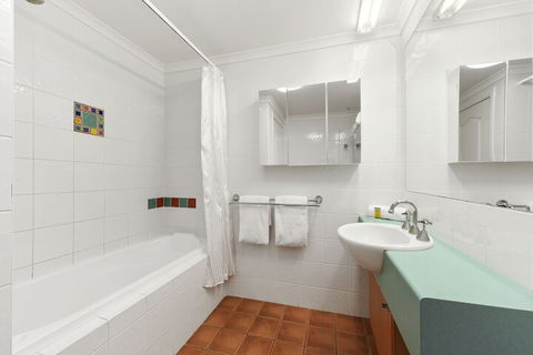 Flynns Beach Resort - Accommodation Perth 7