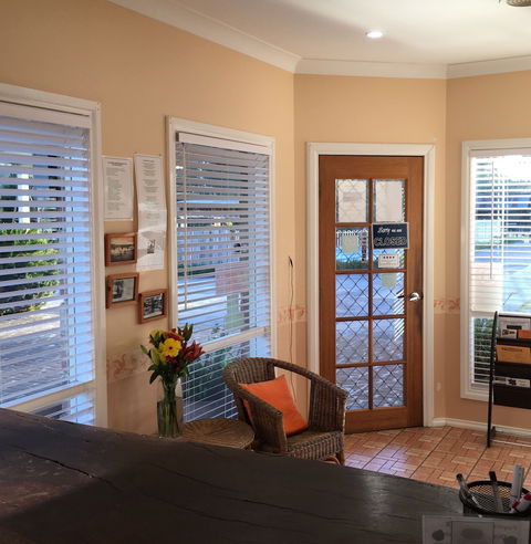 Tuckerbox Motor Inn - Accommodation Perth 6