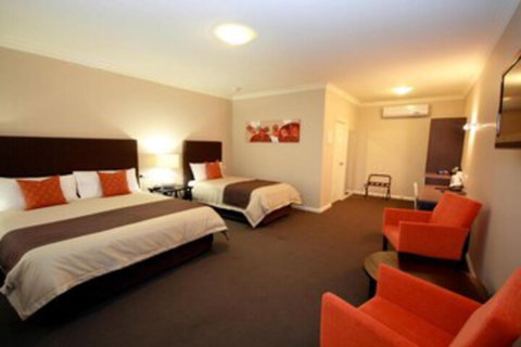 Sundowner Motel Hotel - Accommodation Perth 0