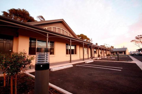 Sundowner Motel Hotel - Accommodation Perth 1