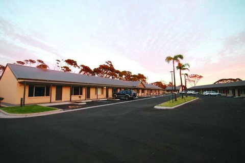 Sundowner Motel Hotel - Accommodation Perth 3