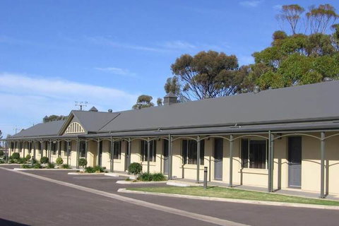 Sundowner Motel Hotel - Accommodation Perth 2