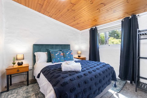 Reillys Wines Heritage Cottages - Accommodation Perth 5
